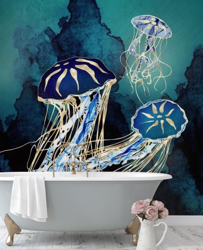 Carta da parati murale con meduse blu e oro chiamata Floating Jellyfish III di SpaceFrog Designs per camere da letto, bagni e corridoi