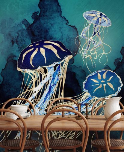 blå og guld vandmænd tapetmaleri kaldet Floating Jellyfish III af SpaceFrog Design til soveværelser, badeværelser og gange