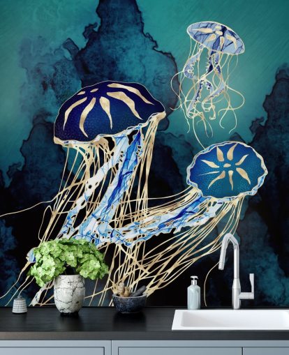 Blaue und goldene Quallentapete namens Floating Jellyfish III von SpaceFrog Designs für Schlafzimmer, Badezimmer und Flure