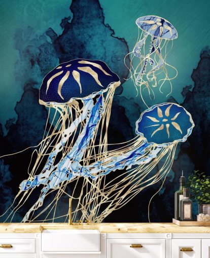 mural de papel pintado con medusas azules y doradas llamado Floating Jellyfish III de SpaceFrog Designs para dormitorios, baños y pasillos