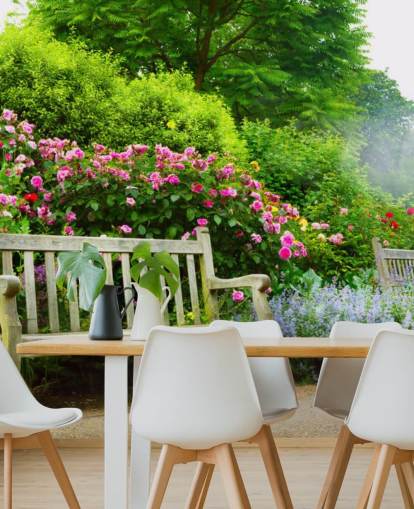 Decorazione murale con panchina nel parco