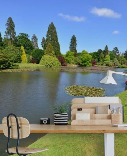 Decorazione murale con grande stagno nel parco in giardino