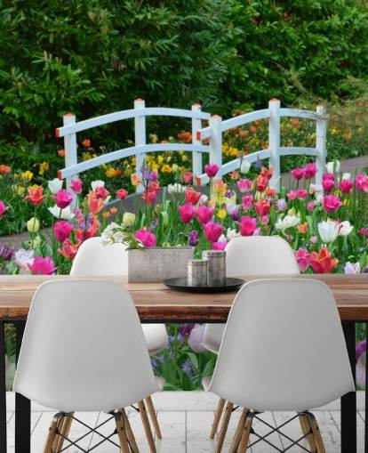 kleurrijke tuinbehangmuurschildering genaamd Keukenhof Tulips voor eet- en slaapkamers