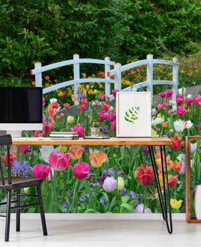kleurrijke tuinbehangmuurschildering genaamd Keukenhof Tulips voor eet- en slaapkamers