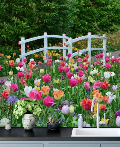 farverigt havetapet vægmaleri kaldet Keukenhof Tulipaner til spisestuer og soveværelser