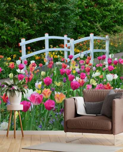 kleurrijke tuinbehangmuurschildering genaamd Keukenhof Tulips voor eet- en slaapkamers