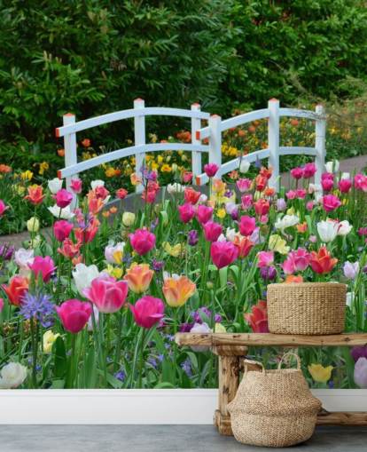colorido mural de papel pintado de jardín llamado Keukenhof Tulips para comedores y dormitorios