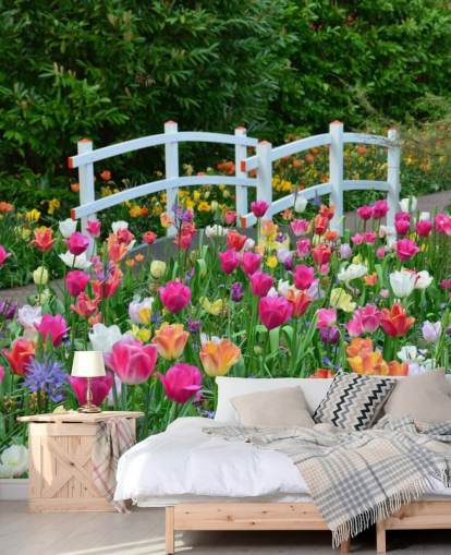 colorido mural de papel pintado de jardín llamado Keukenhof Tulips para comedores y dormitorios