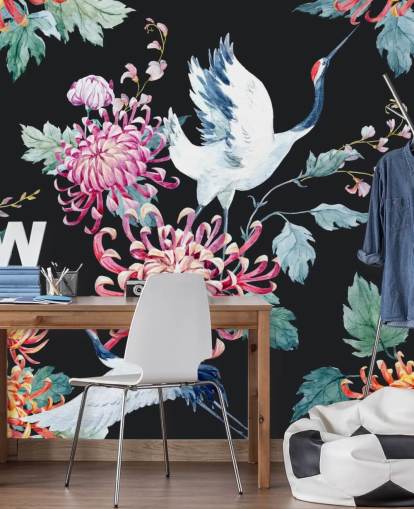 weiße japanische Kraniche und dunkle Blumentapete weiße japanische Kraniche und dunkle Blumentapete