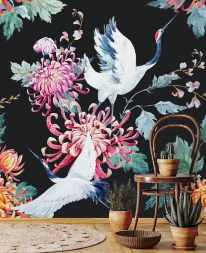 grullas japonesas blancas y papel pintado floral oscuro