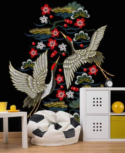 par bordado de guindastes e flores no papel de parede de fundo preto par bordado de guindastes e flores no papel de parede de fundo preto