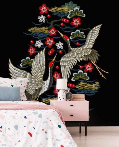 geborduurd paar kranen en bloemen op zwart achtergrondbehang geborduurd paar kranen en bloemen op zwart achtergrondbehang