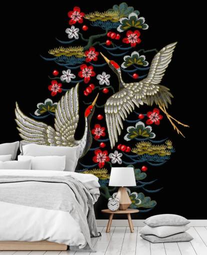 par de grullas y flores bordadas sobre fondo negro