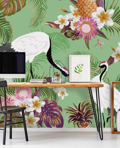 due gru con fogliame tropicale e sfondo verde