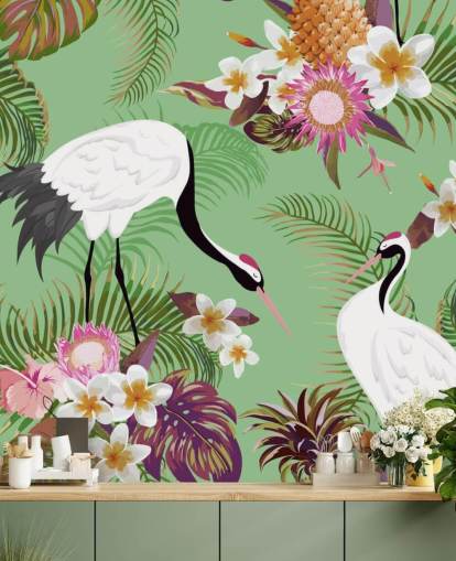 dos grullas con follaje tropical y papel tapiz de fondo verde