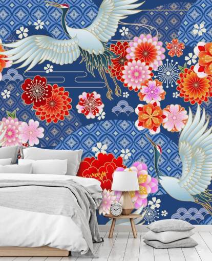 kranen en heldere bloemen tegen landschapsbehang met blauw patroon