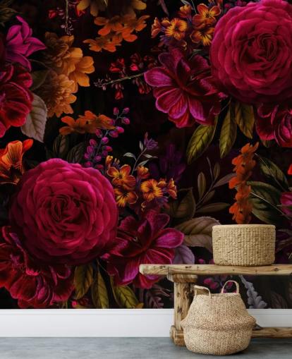 røde roser og oransje blomster mørk bakgrunn