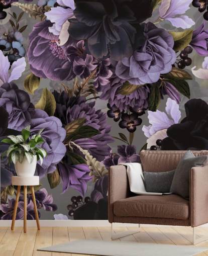 dunkelviolette Blumentapete mit grauem Hintergrund