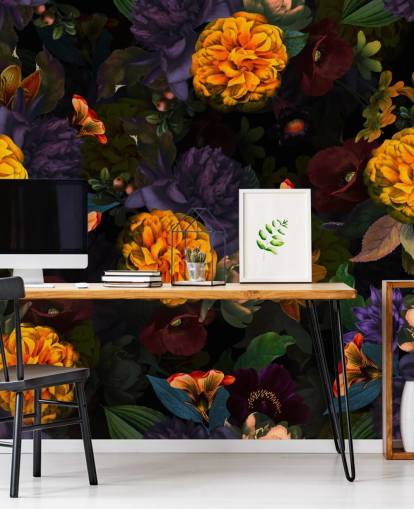 flores de clavel naranja brillante con follaje morado y verde sobre un fondo oscuro flores de clavel naranja brillante con follaje morado y verde sobre un fondo oscuro