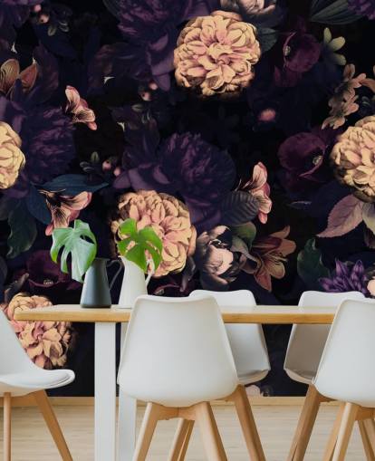 papel pintado follaje rosa oscuro y azul marino con flores de clavel rosa claro