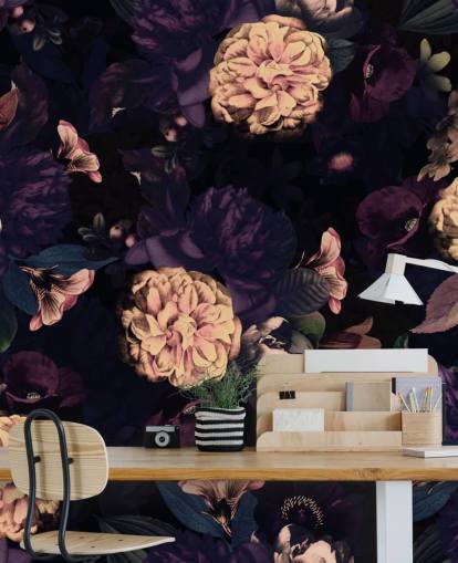 papel pintado follaje rosa oscuro y azul marino con flores de clavel rosa claro