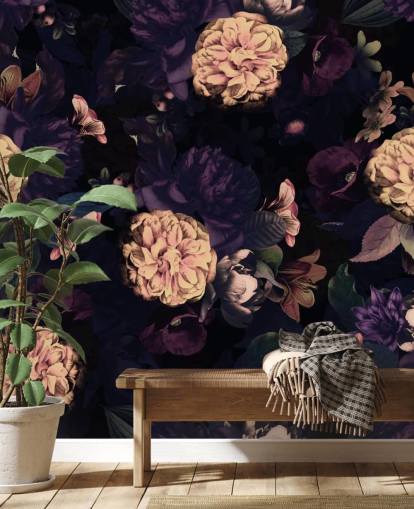 donkerroze en marineblauw blad met lichtroze anjerbloemen behang