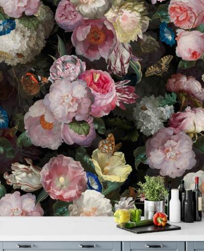 lyserøde blomster på mørk baggrund tapet