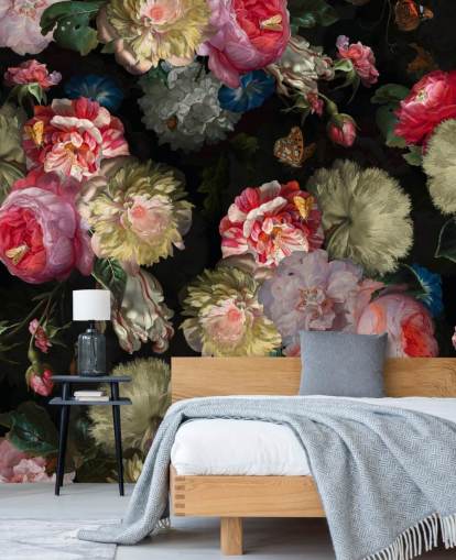 roze roze en vlinder donker bloemenbehang