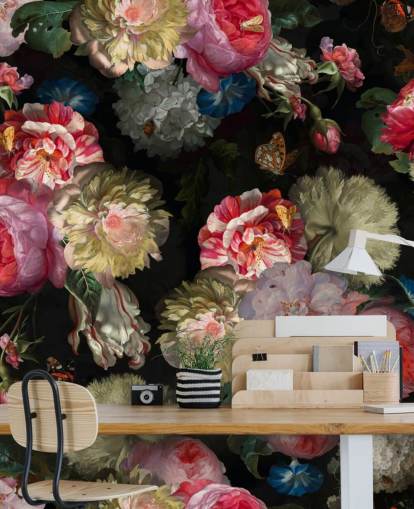 papel pintado floral rosa y mariposa oscuro