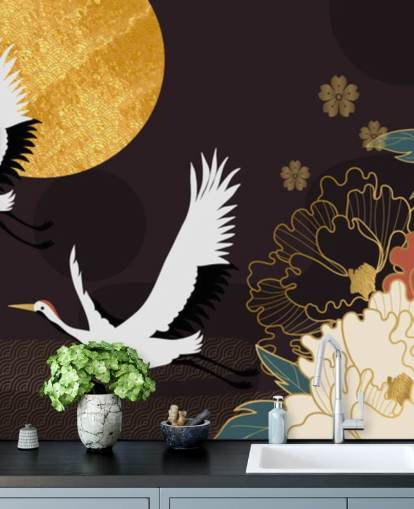 twee reigers vliegen over maan en grote bloemen behang