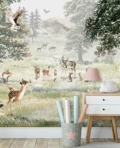 illustrerad skog och varelser tapet för barnens sovrum