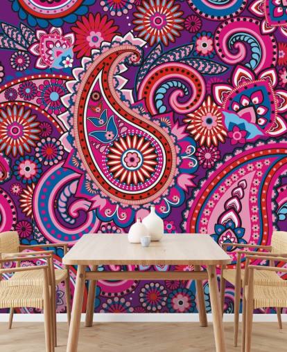 pink, lilla og rød paisley tapet