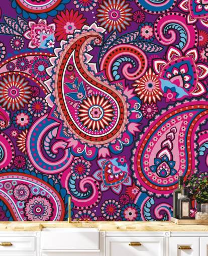 papel pintado paisley rosa, morado y rojo