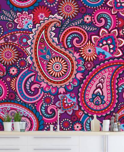 papel pintado paisley rosa, morado y rojo