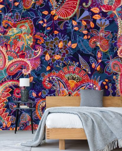 papel de parede floral roxo com flores vermelhas