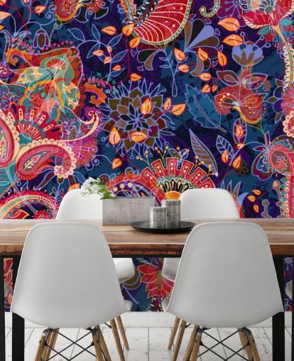 papier peint à fleurs violet avec des fleurs rouges