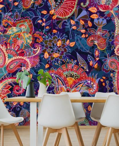 carta da parati floreale viola con fiori rossi