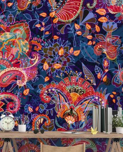 paars bloemenbehang met rode bloemen