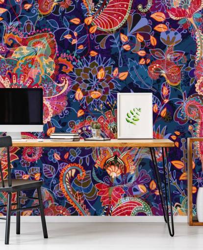 lilla floral tapet med røde blomster