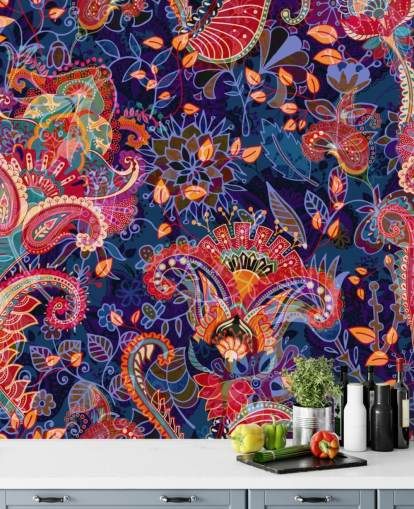 papel pintado floral morado con flores rojas