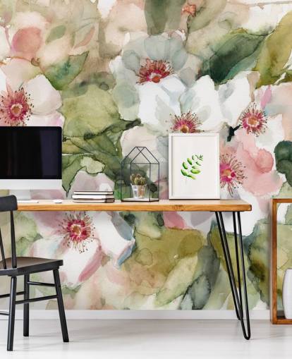witte en roze papavers met groene bladeren schilderijbehang