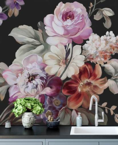 rosa rose og mørk floral tapet