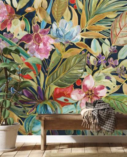 bunte tropische Blumen auf dunklem Hintergrund