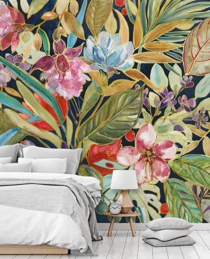 bunte tropische Blumen auf dunklem Hintergrund