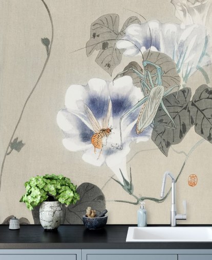 pittura orientale blu e bianca e carta da parati con insetti