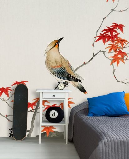 orange Herbstblätter auf Ast mit Vogeltapete