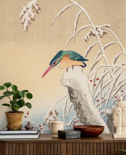 antikes Gemälde von Eisvogel in Wintertapete