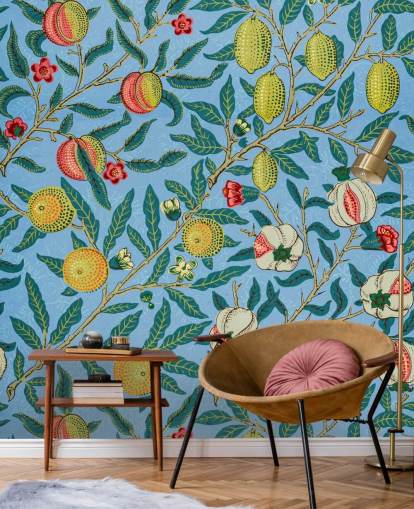 fondo azul brillante con papel tapiz de melocotones, limones y granadas