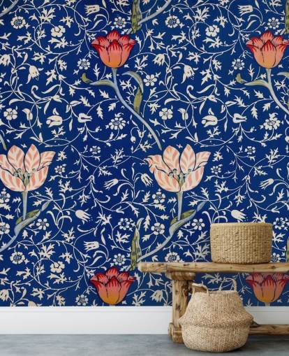 marineblauw behang met roze en rode bloemen marineblauw behang met roze en rode bloemen