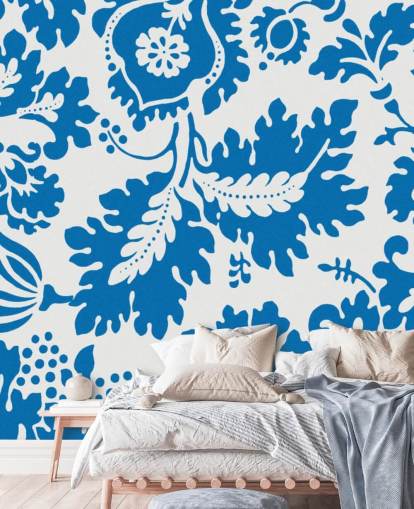 blauw en wit bloemenpatroon behang